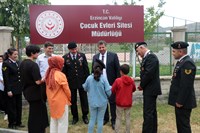 12.06.2023 tarihinde "J.Gn.K.lığının 184'üncü Kuruluş Yıl Dönümü” kapsamında, Erzincan İl Jandarma Komutanlığınca Çocuk Evleri Sitesi Müdürlüğüne ziyaret yapılmıştır.