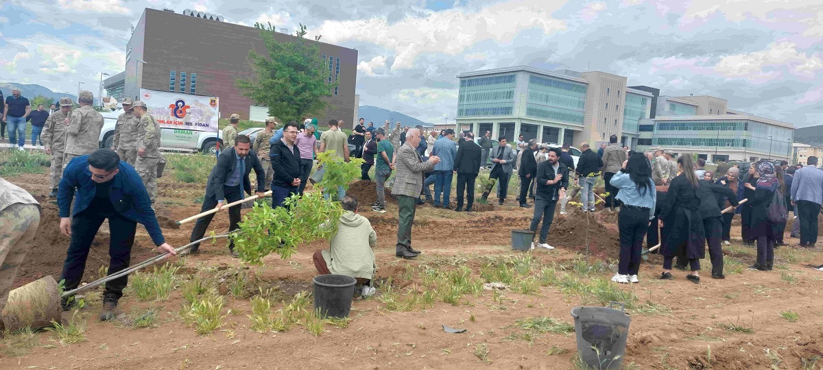 10.05.2024 tarihinde "J.Gn.K.lığının 185'inci Kuruluş Yıl Dönümü” kapsamında, Erzincan Binali Yıldırım Üniversitesi yerleşkesine Hatıra Ormanı Ağaç Dikimi yapılmıştır.