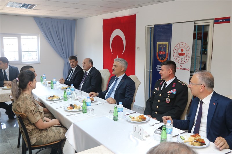29.06.2023 Kurban Bayramı Münasebetiyle Erzincan Valisi Sn. Mehmet MAKAS'ın Komutanlığımızı ziyareti 