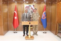 21.09.2022 tarihinde Erzincan Valisi Sn. Mehmet MAKAS'ın Komutanlığımızı ziyareti